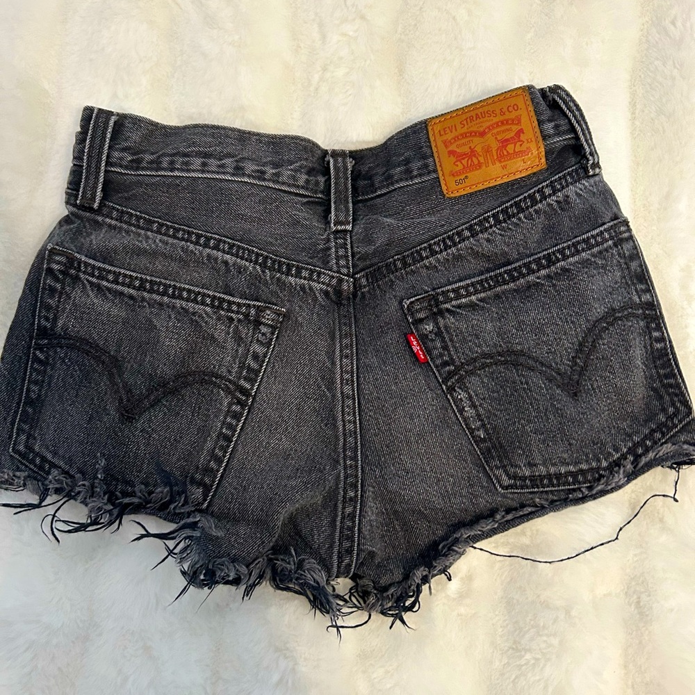 LEVI’S 501 Distressed Denim Shorts!!